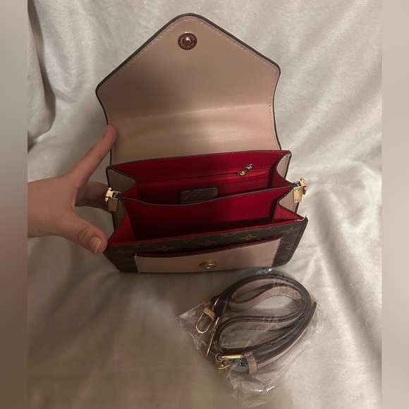 FAKE-Knock off Louis Vuitton Purse - Picture 5 of 6